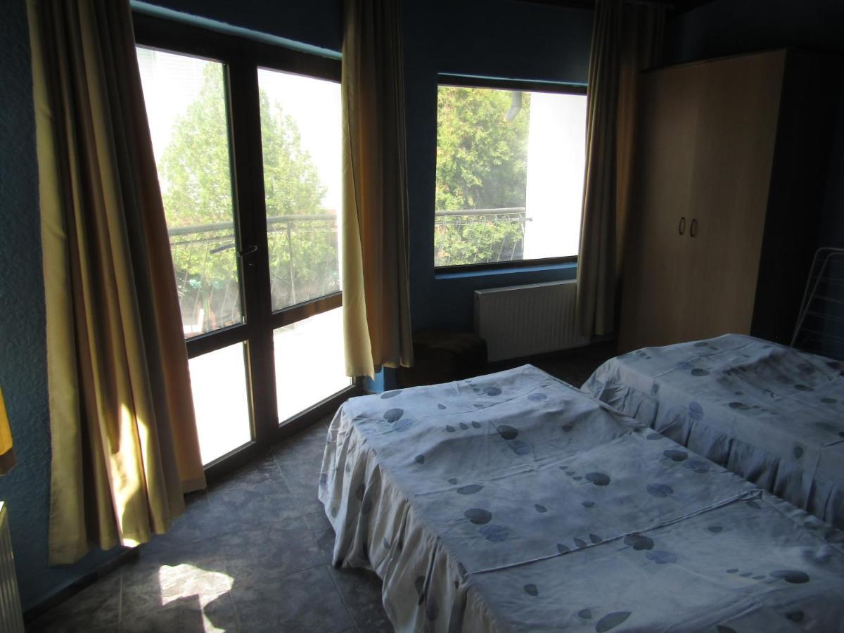 Hostel Papagal Varna Ngoại thất bức ảnh