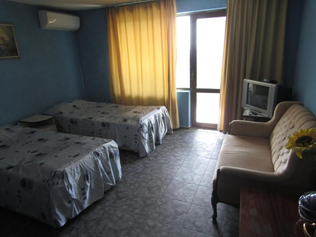 Hostel Papagal Varna Ngoại thất bức ảnh