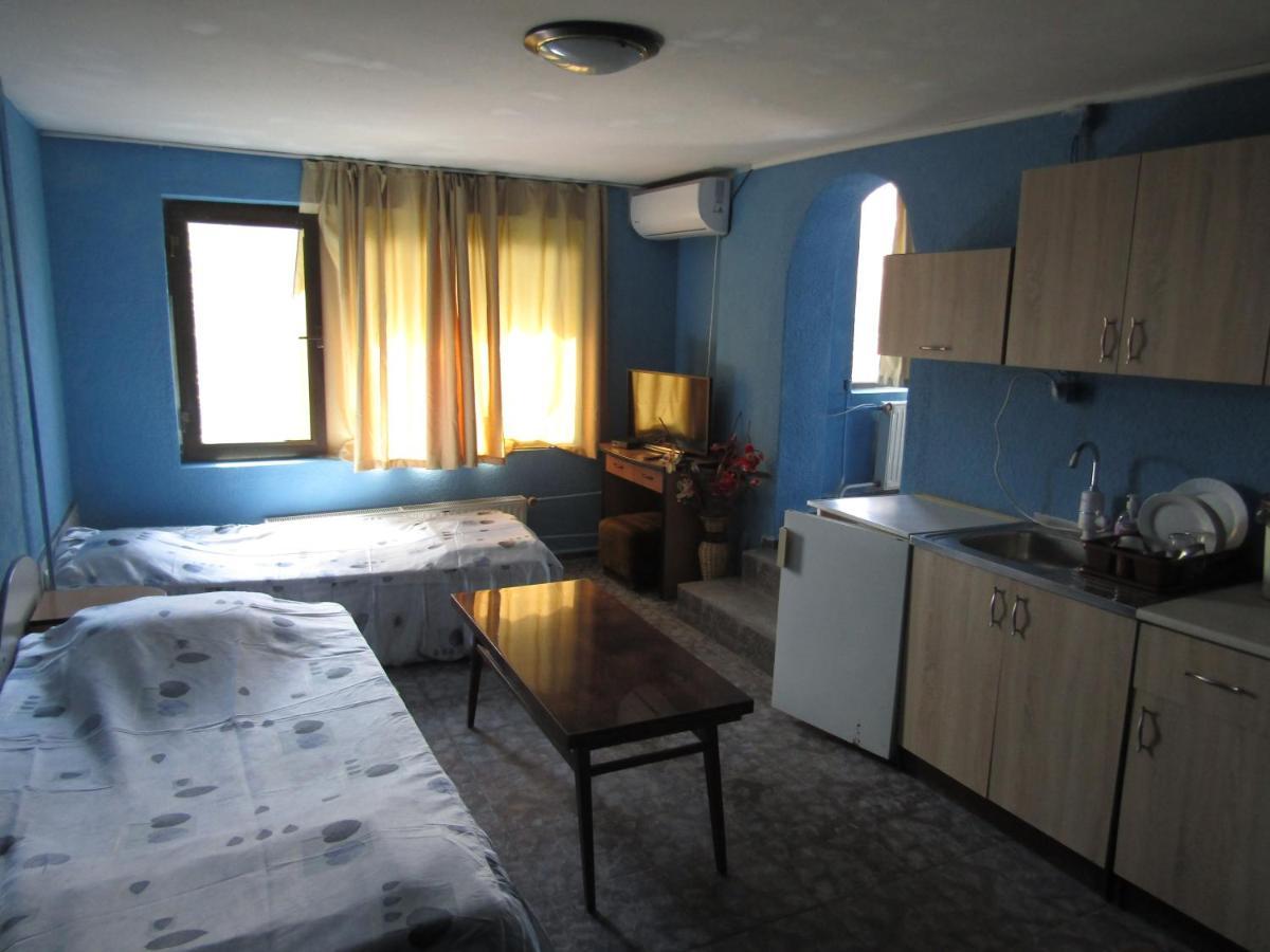 Hostel Papagal Varna Ngoại thất bức ảnh